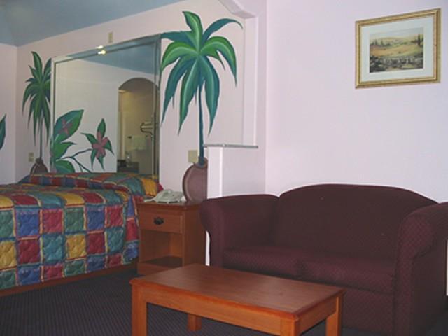 Travelers Inn&Suites Liberty Rom bilde