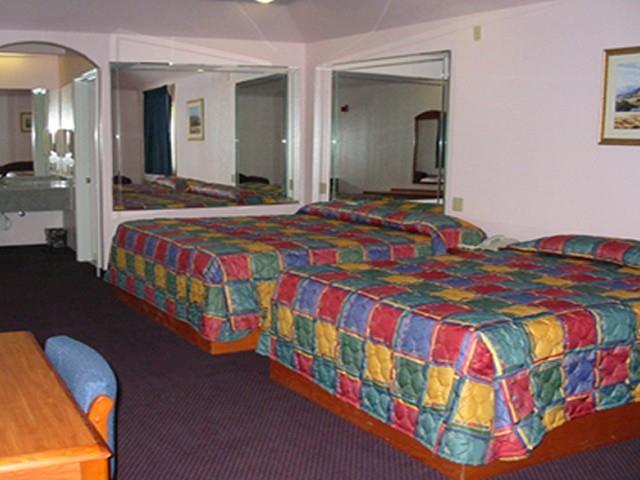 Travelers Inn&Suites Liberty Rom bilde